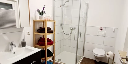 Hundehotel - Grill - Erkrath - Badezimmer Erdgeschoss - Monteur- und Ferienwohnung Gästehaus Rhein-Main Ferienwohnung