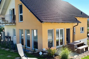 Ferienhaus mit Hund: Außenansicht mit Terrasse  - Monteur- und Ferienwohnung Gästehaus Rhein-Main Ferienwohnung