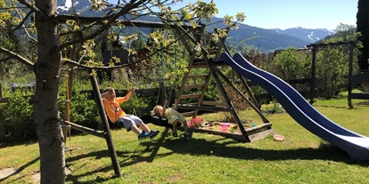 Hundehotel - in einer Ferienanlage/Wohnanlage - Großarl - Garten Spielturm mit Sandkiste - Appartement Mama
