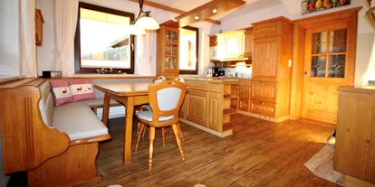 Hundehotel - Tauplitz - Appartement Kachelofenzauber-Küche  - Appartement Mama