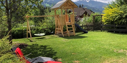Hundehotel - Tauplitz - Gartenbereich Appartement Kachelofenzauber im Erdgeschoss, eingezäunter Gartenbereich, Spielturm, Liegen, Griller - Appartement Mama