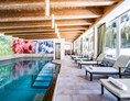 Urlaub-mit-Hund: Panoramahallenbad im Vierjahreszeiten - Hotel Vierjahreszeiten