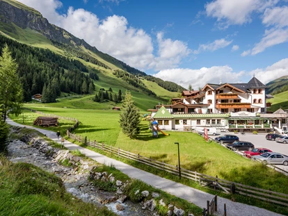 Hundehotel - Doggies: 3 Doggies - Hunde willkommen in Hintertux - Hotel Vierjahreszeiten