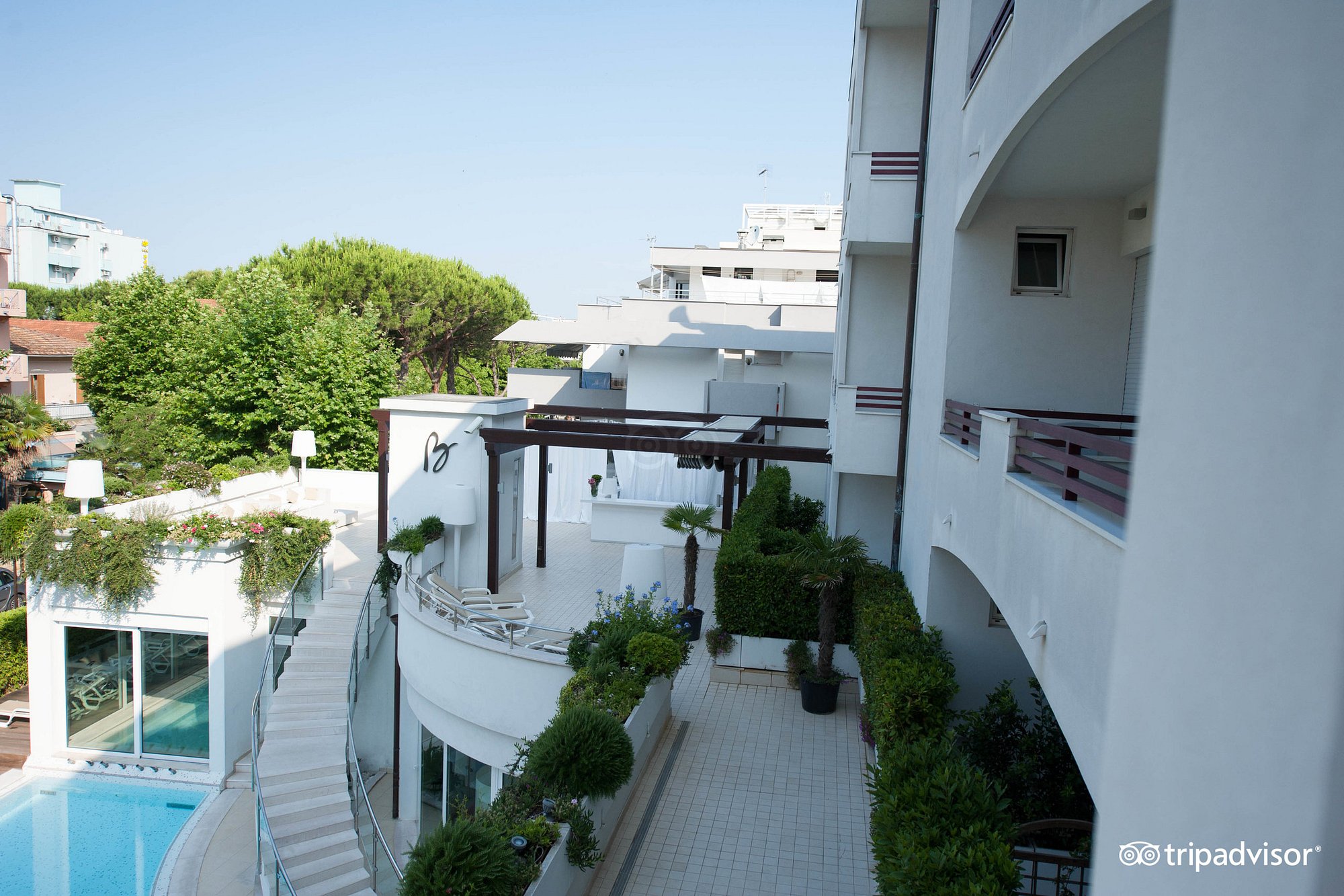Urlaub-mit-Hund: Hotel Belvedere - Haus | Umgebung