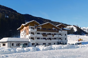 Urlaub-mit-Hund: Hotel Winter - Hotel Bergkristall