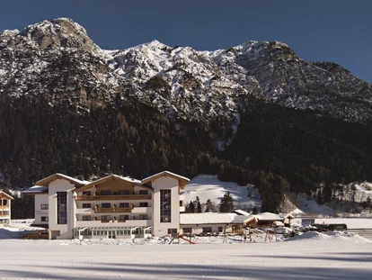 Hundehotel - Doggies: 3 Doggies - hotel Winter, miten in den Bergen - Hotel Bergkristall