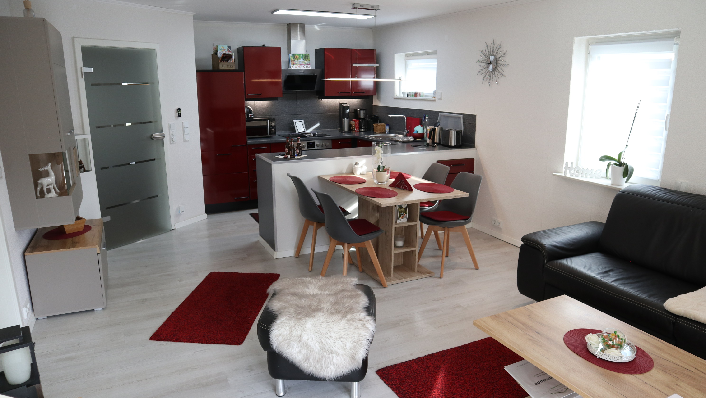 Hundehotel - Sitzplatz im Garten - offener Wohnbereich -  Ferienhaus Bergheide Garden