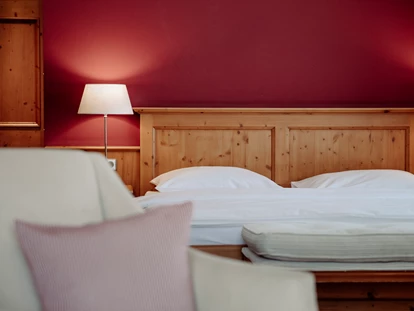 Hundehotel - Tauplitz - Gemütliche Zimmer ebenerdig mit Terrasse und Balkon im 1. Stock - Hotel Gut Weissenhof ****S
