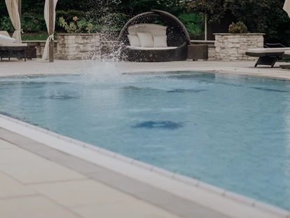 Hundehotel - Tauplitz - Hotel mit großer Liegewiese und beheizten Innen- und Außenpool - Hotel Gut Weissenhof ****S