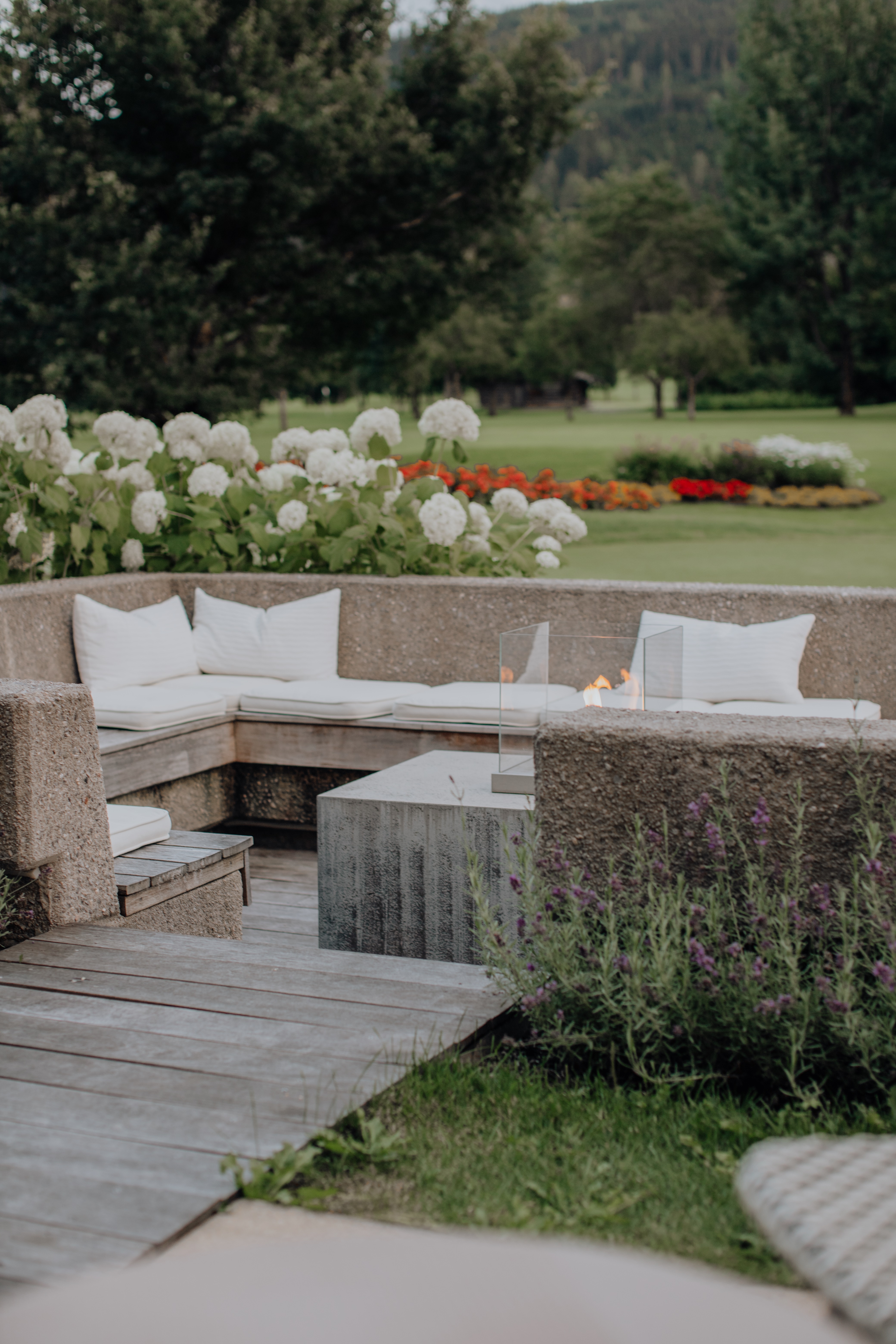 Urlaub-mit-Hund: Gemütliche Stunden bei der Feuerstelle genießen - Hotel Gut Weissenhof ****S