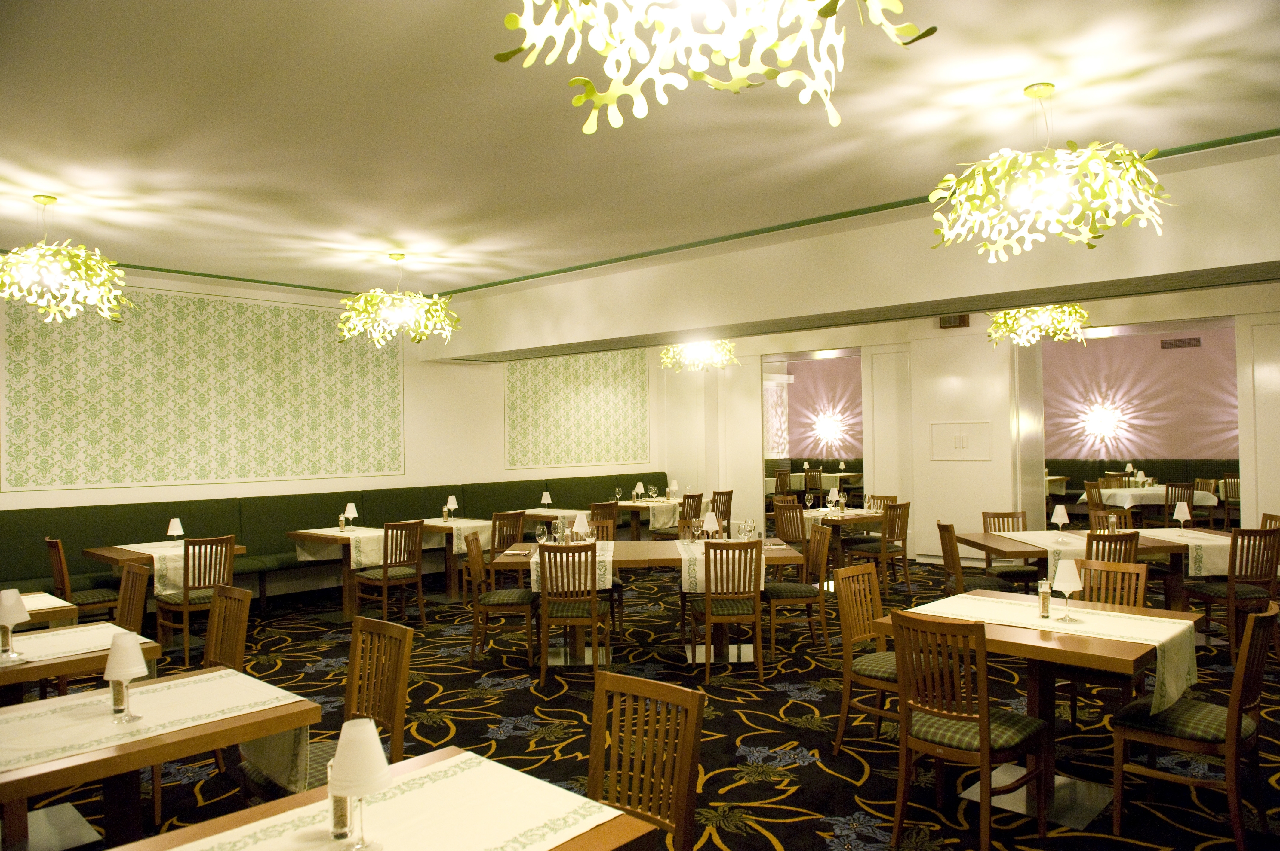 Urlaub-mit-Hund: Restaurant HIRSCHENWIRT - AKTIVHOTEL Weisser Hirsch