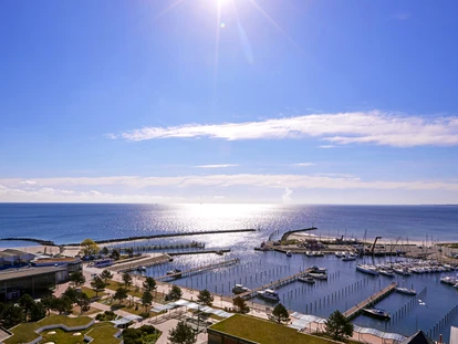 Hundehotel - Doggies: 3 Doggies - Das Dampland mit Blick auf die Ostsee - Ostseehotel Midgard