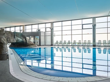 Urlaub-mit-Hund: Innenpool des Entdeckerbades - Ostseehotel Midgard