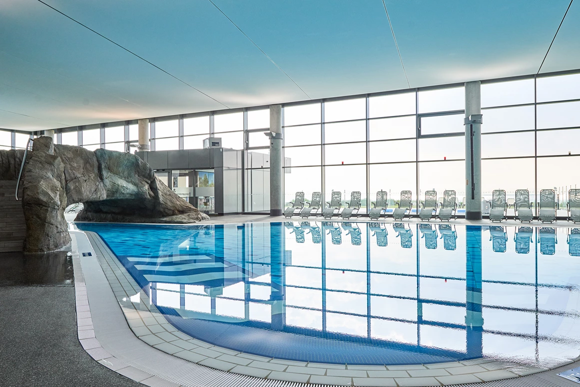 Urlaub-mit-Hund: Innenpool des Entdeckerbades - Ostseehotel Midgard