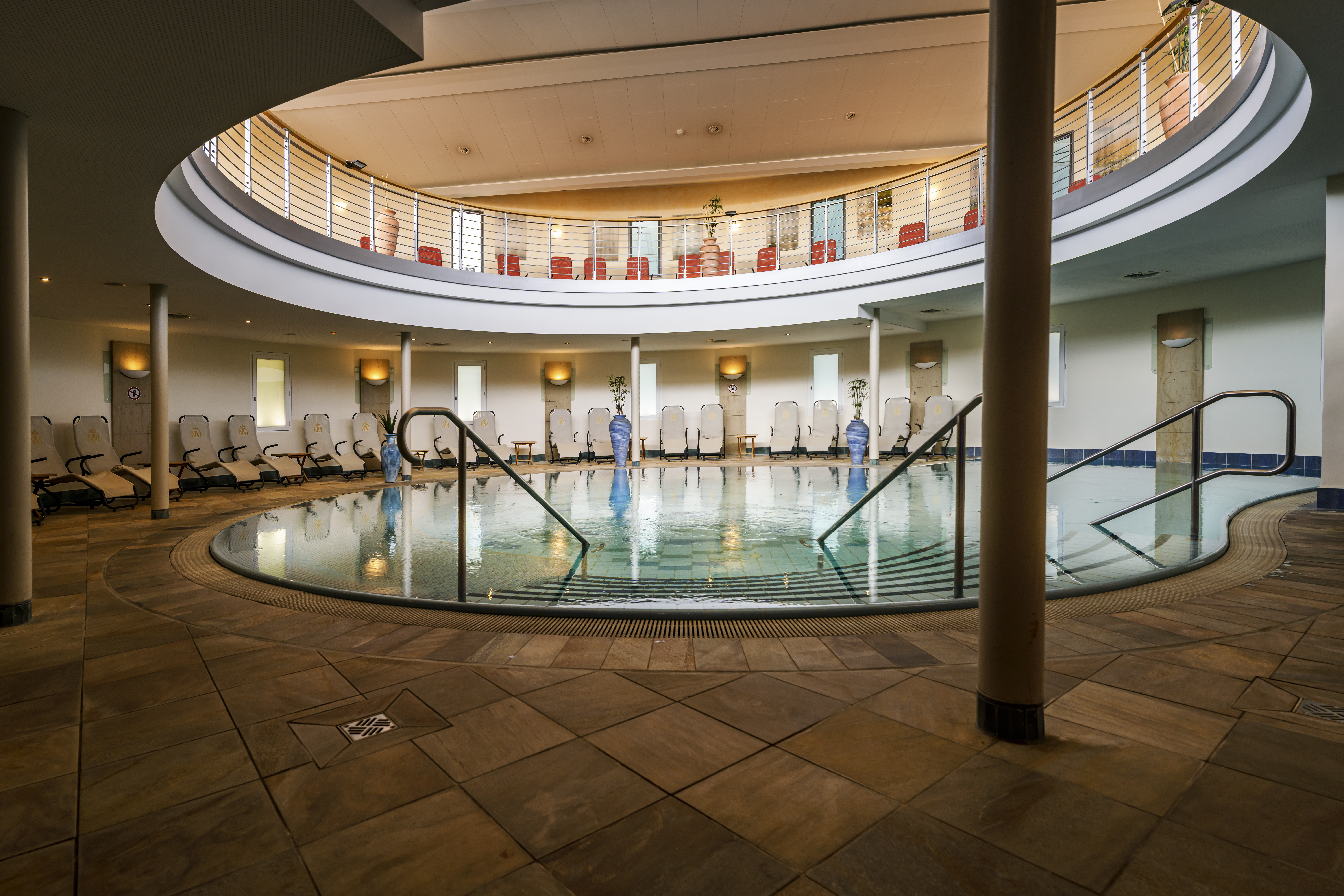 Urlaub-mit-Hund: Panoramabad - Ostseehotel Midgard - Haus | Umgebung, Wasser | Wellness
