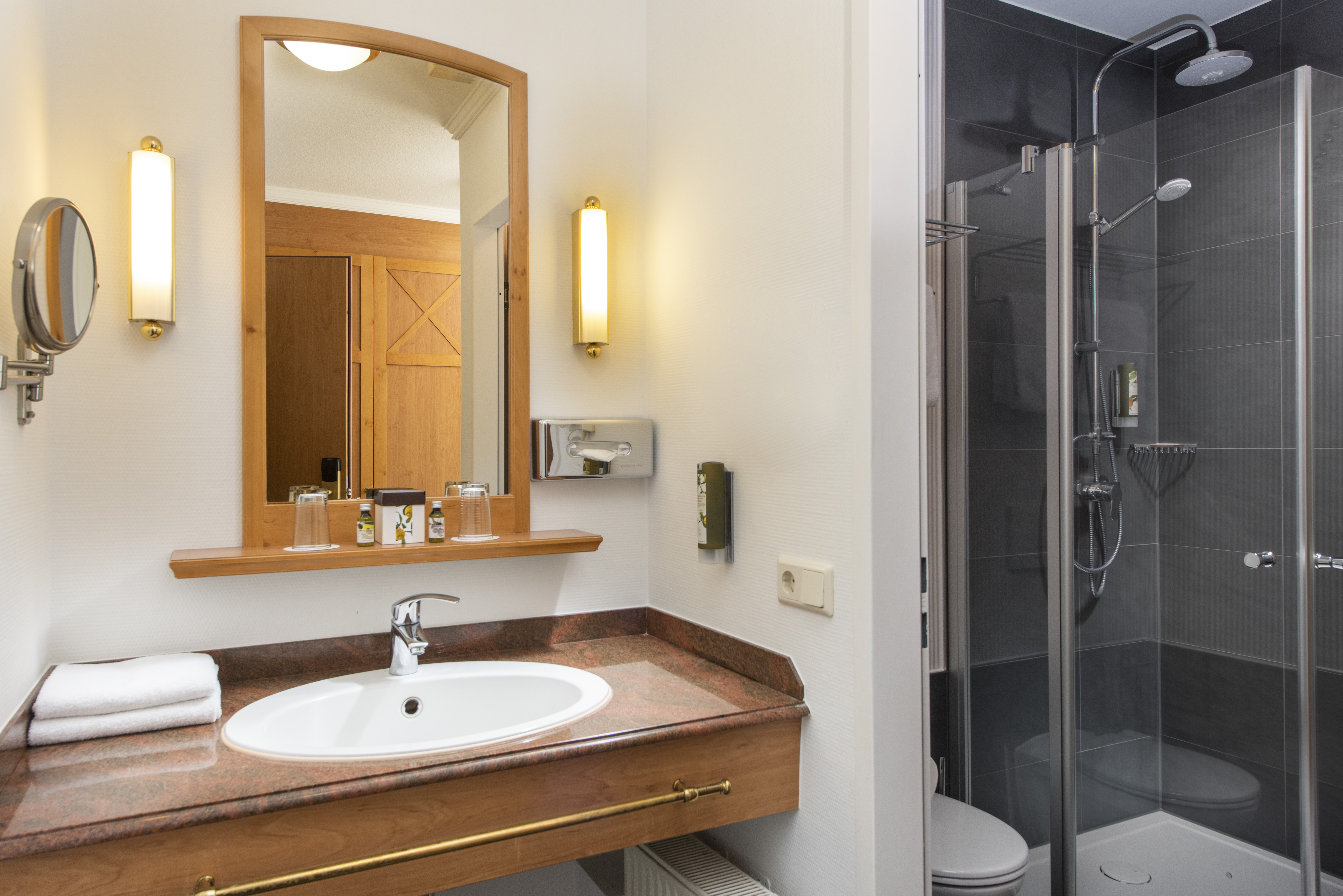 Urlaub-mit-Hund: Precise Resort Rügen - Wohnen | Schlafen