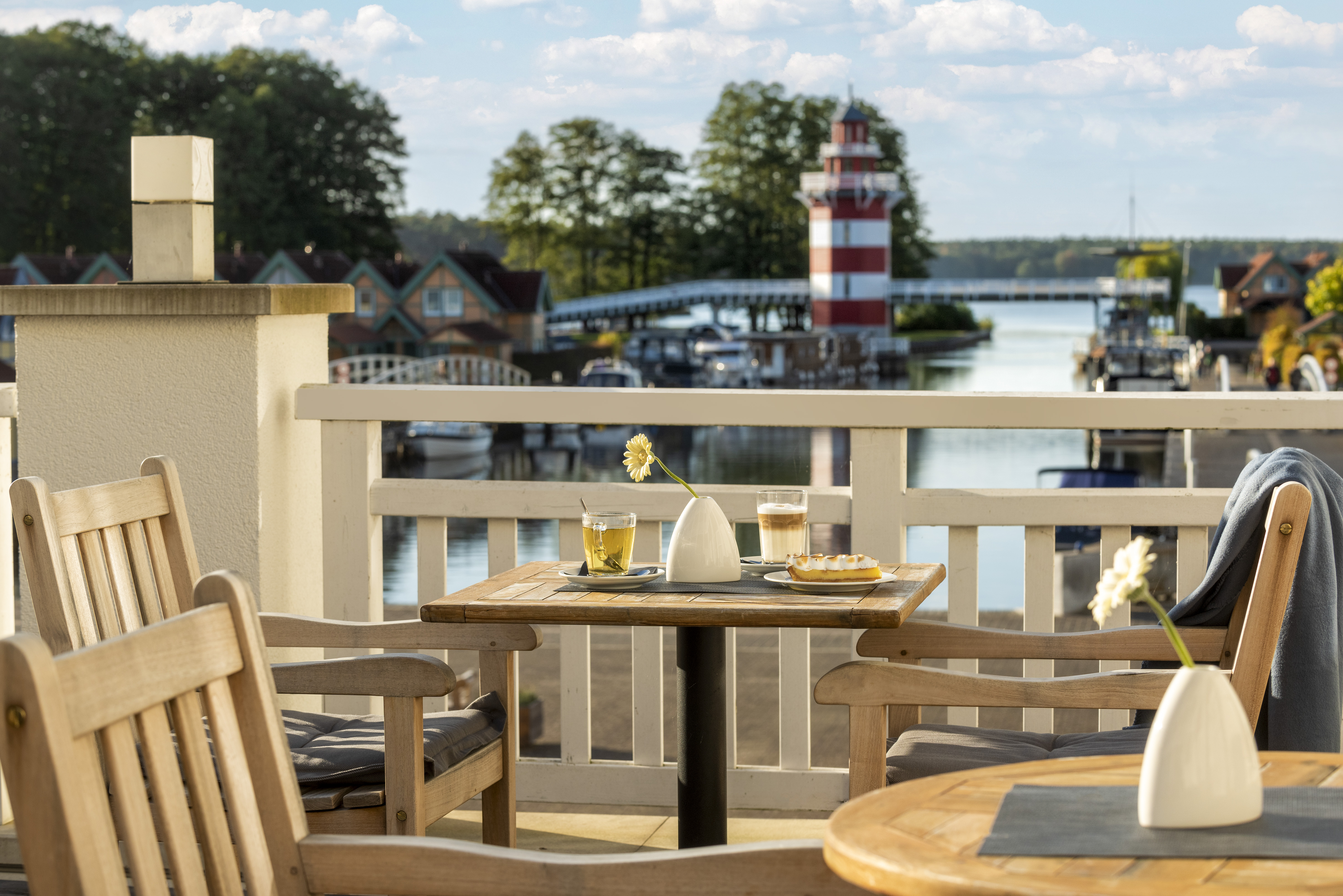 Urlaub-mit-Hund: Terrasse - Sunday Resort Rheinsberg - Essen | Trinken
