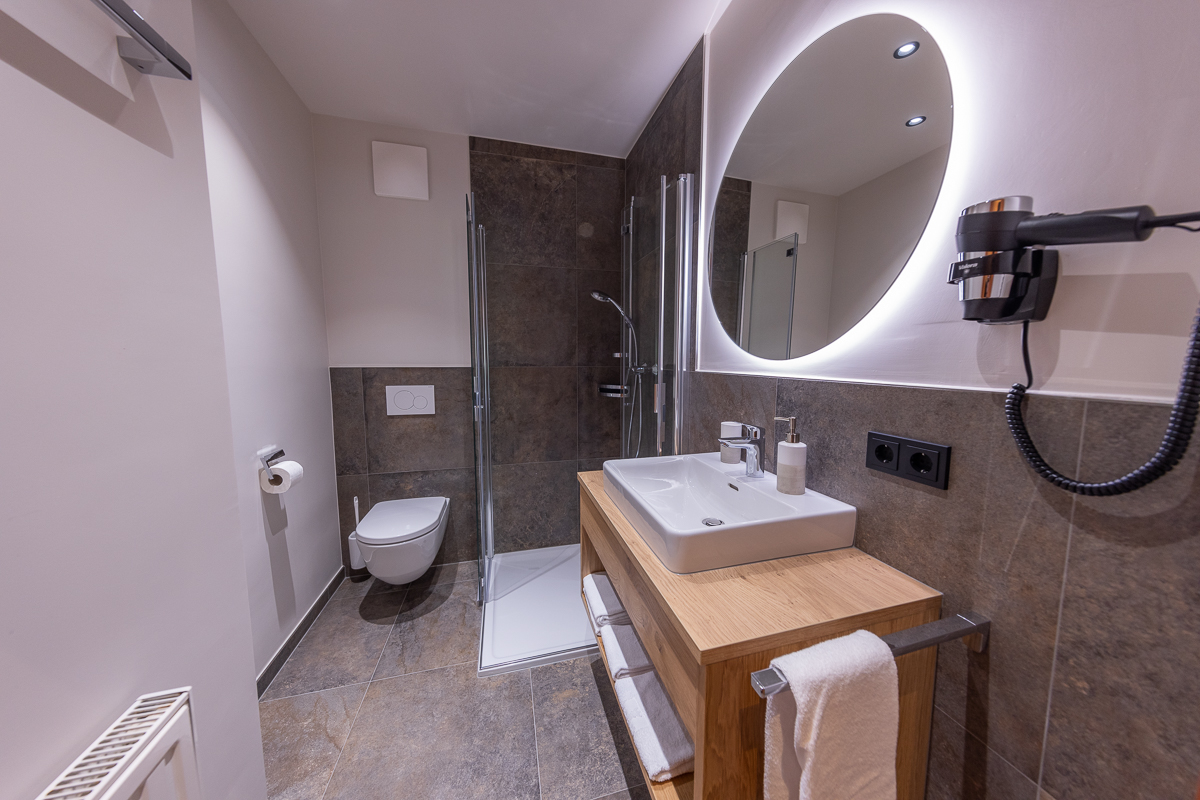 Urlaub-mit-Hund: Badezimmer 1 Top 2 - Appartements Fürstauer