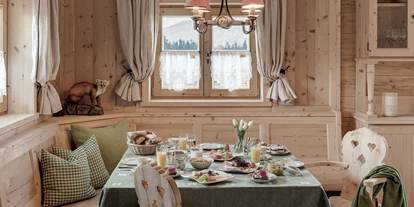 Hundehotel - Bad Leonfelden - INNs HOLZ Chaletdorf täglich ins Chalet serviertes Gourmet-Frühstück - INNs HOLZ Chaletdorf