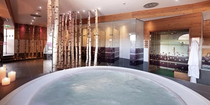 Hundehotel - Bad Leonfelden - INNs HOLZ Chaletdorf Wellnessbereich im angrenzenden INNs HOLZ Natur- & Vitalhotel****s Indoorwhirlpool - INNs HOLZ Chaletdorf