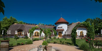 Hundehotel - Pools: Schwimmteich - Restaurant "Csarda" Hunde erlaubt - VILA VITA Pannonia