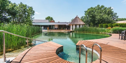 Hundehotel - Pools: Schwimmteich - Badeteich im Wellness- und Saunaparc - VILA VITA Pannonia