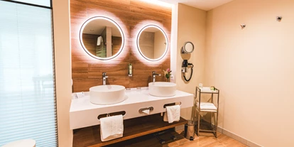 Hundehotel - Pools: Schwimmteich - Pannonia Suite - Badezimmer - VILA VITA Pannonia