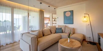 Hundehotel - Pools: Schwimmteich - Residenzen am See - parkside 
Wohnzimmer - VILA VITA Pannonia