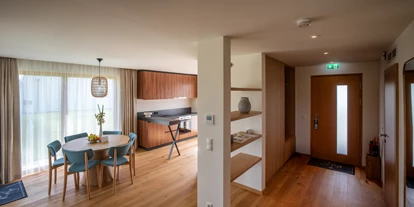 Hundehotel - Pools: Schwimmteich - Residenzen am See - parkside 
Eingangsbereich/Essplatz/Küche - VILA VITA Pannonia