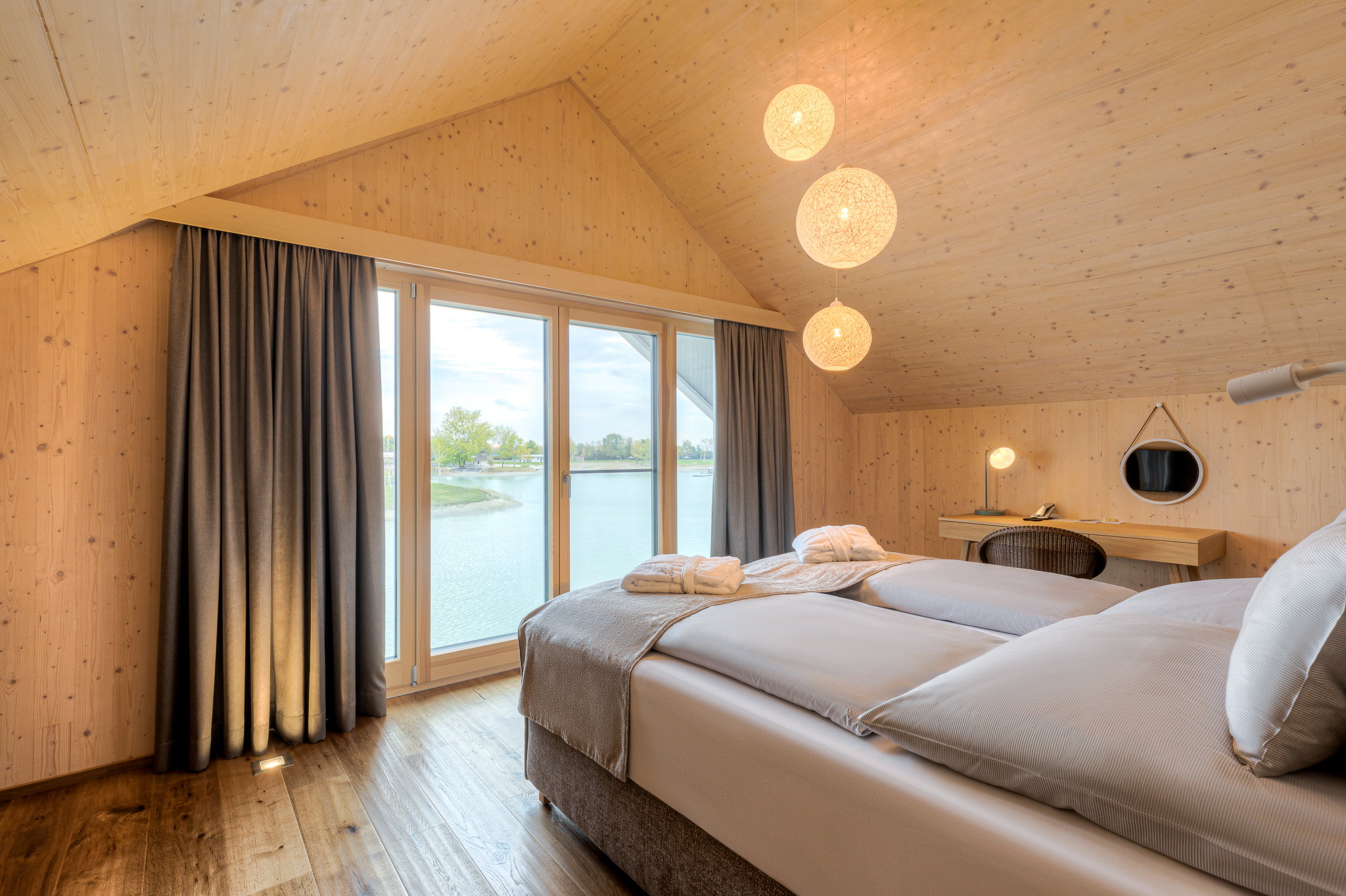 Urlaub-mit-Hund: Residenzen am See - lakeside

Schlafzimmer 1 - VILA VITA Pannonia