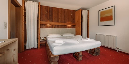 Hundehotel - Mariastein (Mariastein) - Lovely Kamal Black & green - Hotel BergBaur