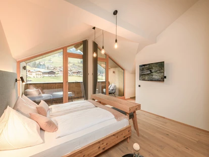 Hundehotel - WLAN - Berchtesgaden - Helle Zimmer in Naturmaterialien wie Holz und Loden lassen in Punkto Komfort keine Wünsche offen. - Boutique Hundehotel Bergzeit