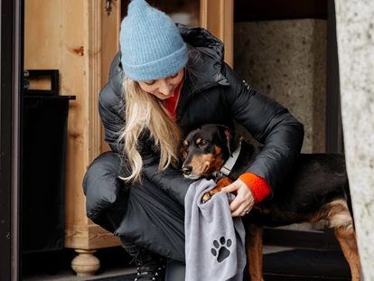 Hundehotel - WLAN - Berchtesgaden - Hundehandtücher für nasse Pfoten  - Boutique Hundehotel Bergzeit