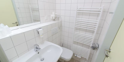 Hundehotel - Trink-/Fressnapf: an der Rezeption - Bad Gastein - JUFA Hotel Gitschtal***