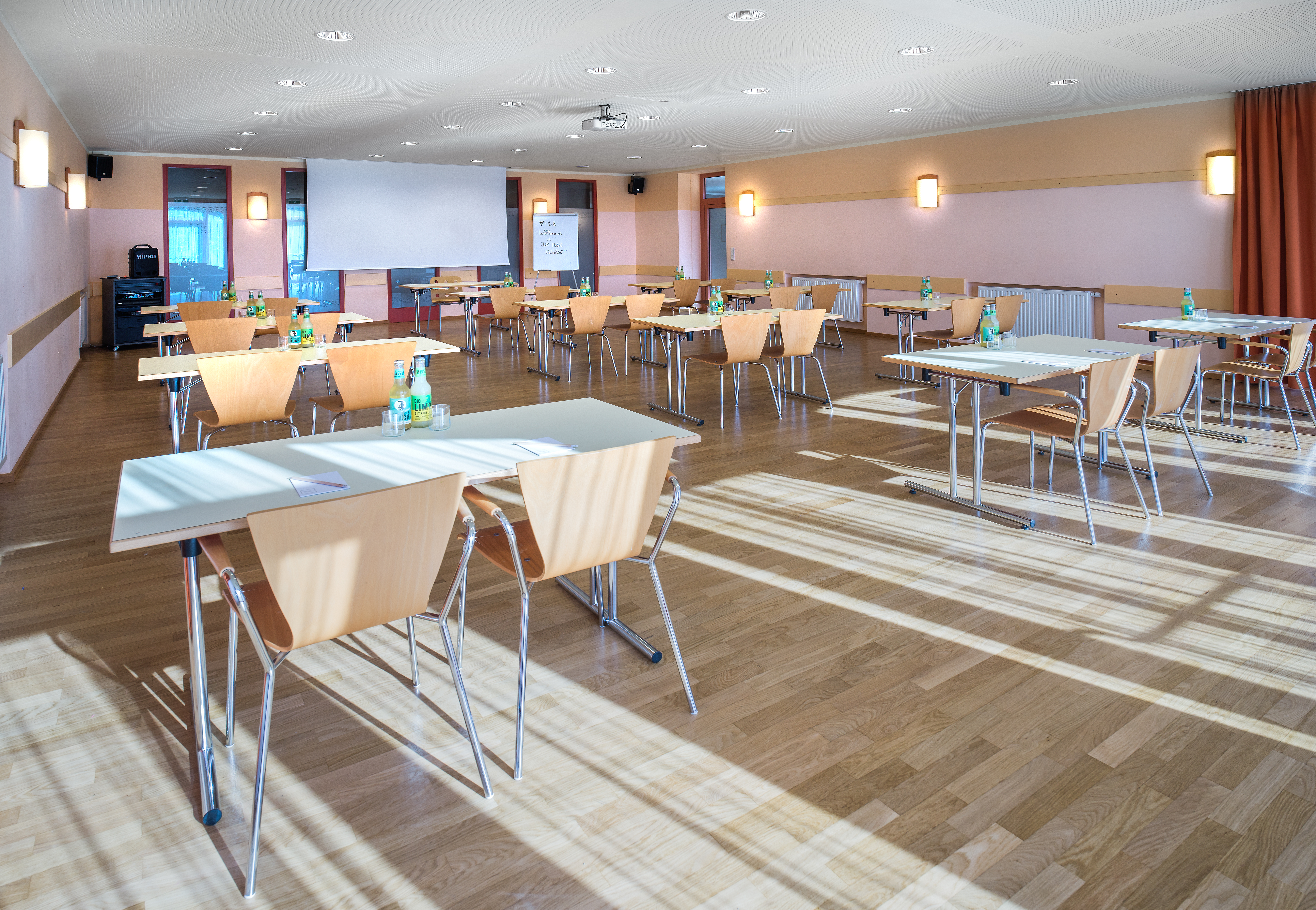 Hundehotel - Verpflegung: Halbpension - PLZ 5640 (Österreich) - Seminarraum "Weißensee" - JUFA Hotel Gitschtal***