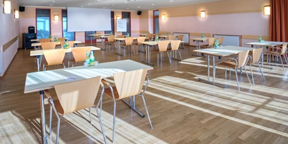 Hundehotel - Trink-/Fressnapf: an der Rezeption - Bad Gastein - Seminarraum "Weißensee" - JUFA Hotel Gitschtal***