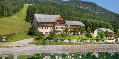 Hundehotel - Trink-/Fressnapf: an der Rezeption - Bad Gastein - Außen Ansicht Hotel - JUFA Hotel Gitschtal***