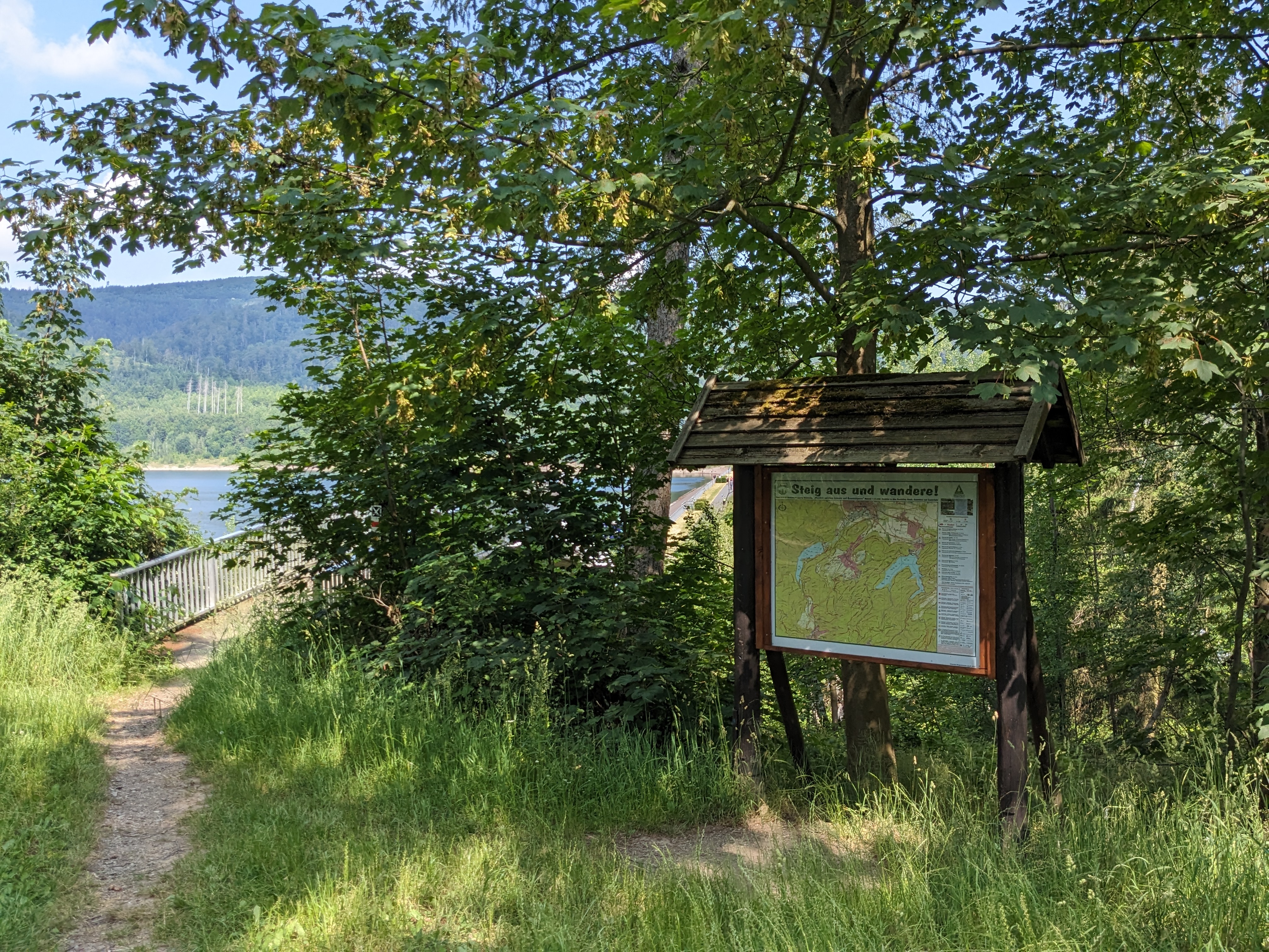 Der WOLFSHOF Ausflüge mit Hund Harzer Wandernadel - Vier-Pfoten-Plakette für Hunde