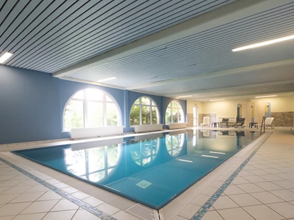 Hundehotel - Preisniveau: moderat - Bad Gandersheim - Innenpool - Der WOLFSHOF