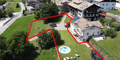 Hundehotel - Feldthurns - Eingezäuntes Grundstück für Hundebesitzer - Sonnhof Apartments