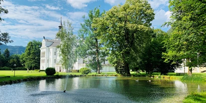 Hundehotel - Grundstück eingezäunt - Koppl (Koppl) - Schlosspark mit Schloss Grubhof - Ferienwohnung Mitterer Schlosspark Grubhof
