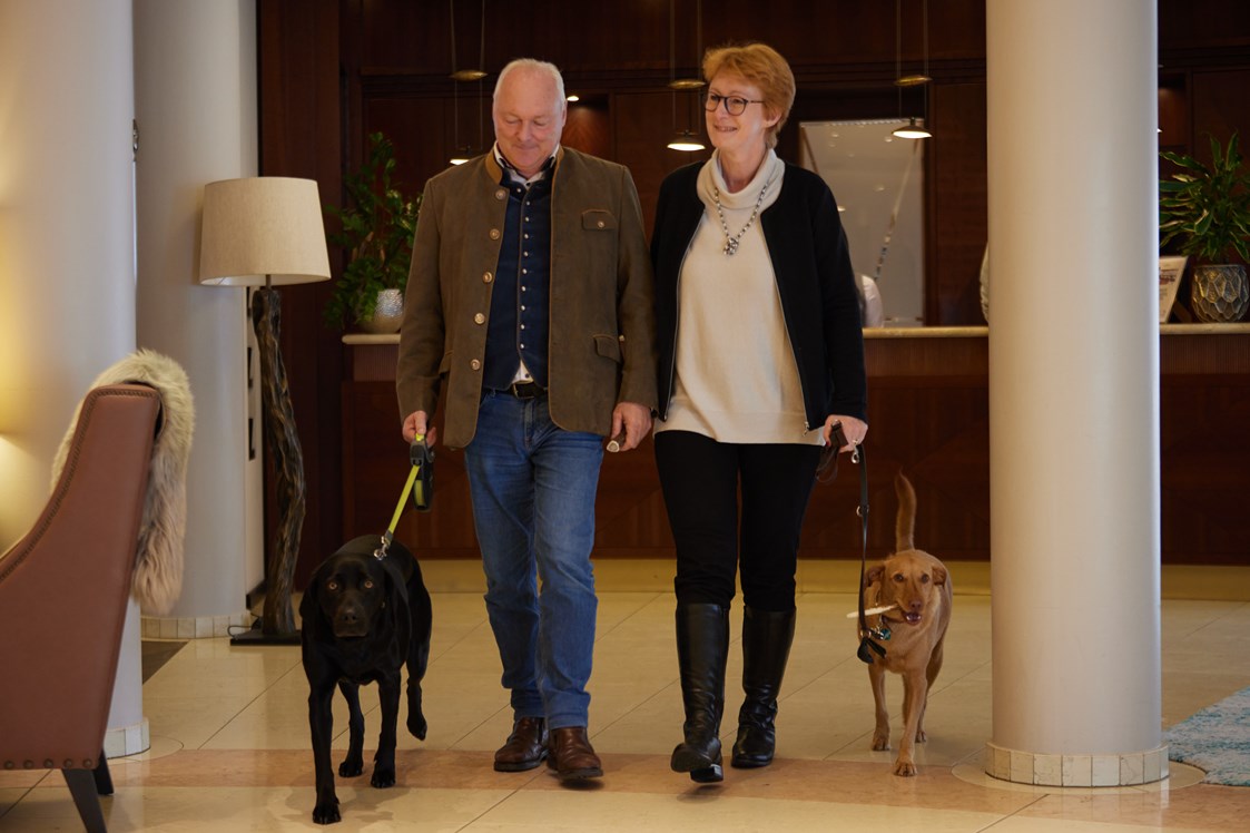 Urlaub-mit-Hund: Lobby - Arabella Jagdhof Resort am Fuschlsee, a Tribute Portfolio Hotel