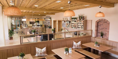 Hundehotel - Trink-/Fressnapf: vor dem Haus - Stegersbach - JUFA Hotel Neutal – Landerlebnis***/****