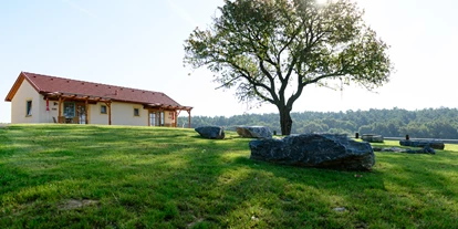 Hundehotel - Trink-/Fressnapf: vor dem Haus - Stegersbach - JUFA Hotel Neutal – Landerlebnis***/****