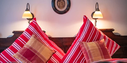 Hundehotel - Trink-/Fressnapf: vor dem Haus - Ottweiler - Restaurierte historische Möbel - Landhaus Wern's Mühle