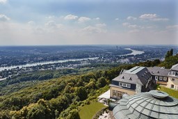 Urlaub-mit-Hund: Blick auf den Rhein - Steigenberger Icon Grandhotel & Spa Petersberg 