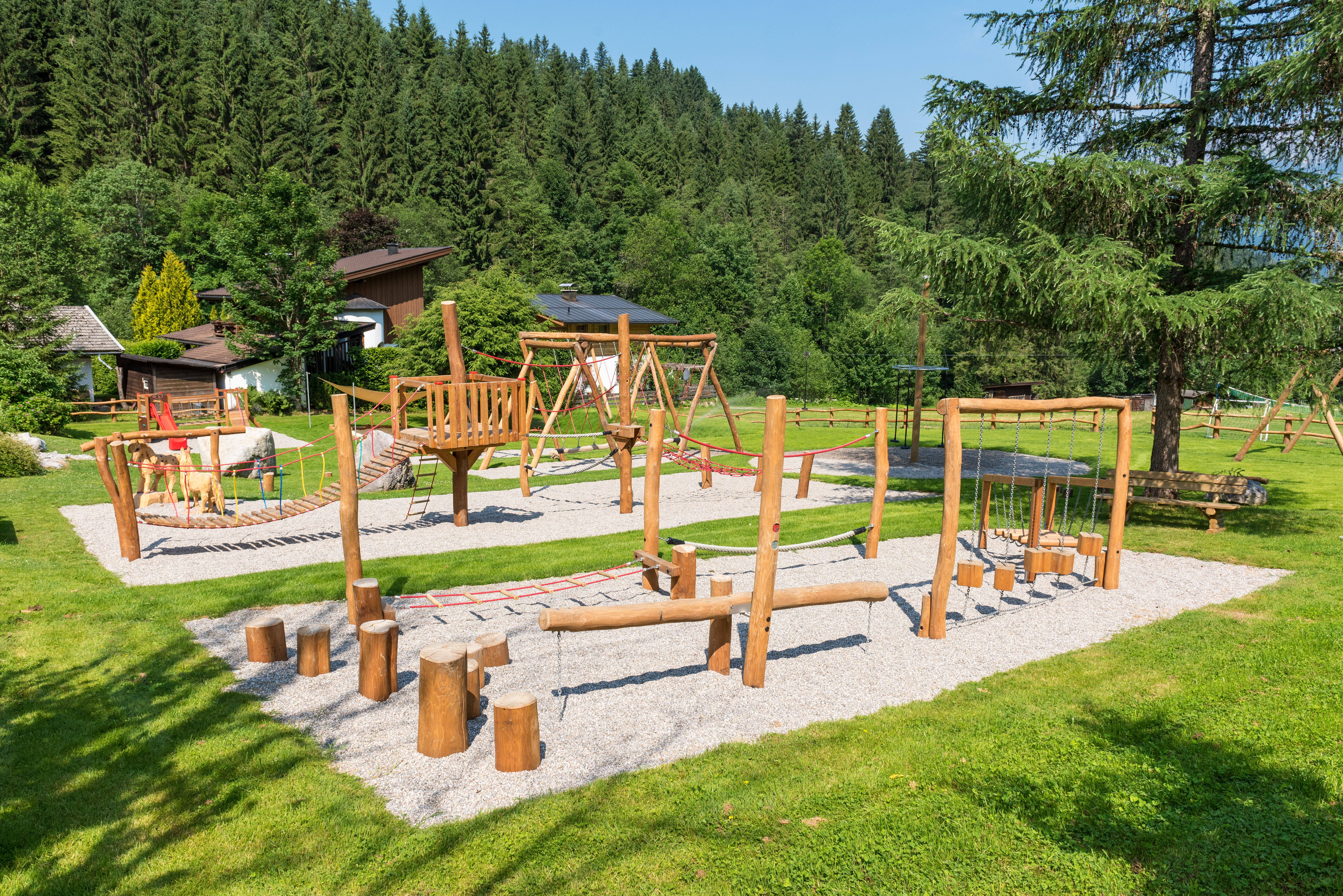 Urlaub-mit-Hund: Unser Spielplatz für Klein und Groß - Hotel Landhof