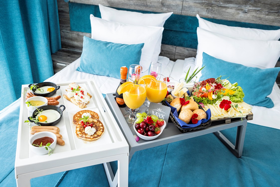 Urlaub-mit-Hund: Na życzenie gości oferujemy dodatkowo śniadanie do łóżka.  - Max Health Resort Spa