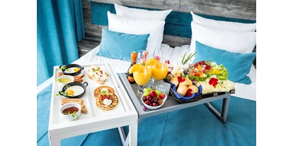 Hundehotel - Trink-/Fressnapf: im Zimmer - Westpommern - Na życzenie gości oferujemy dodatkowo śniadanie do łóżka.  - Max Health Resort Spa