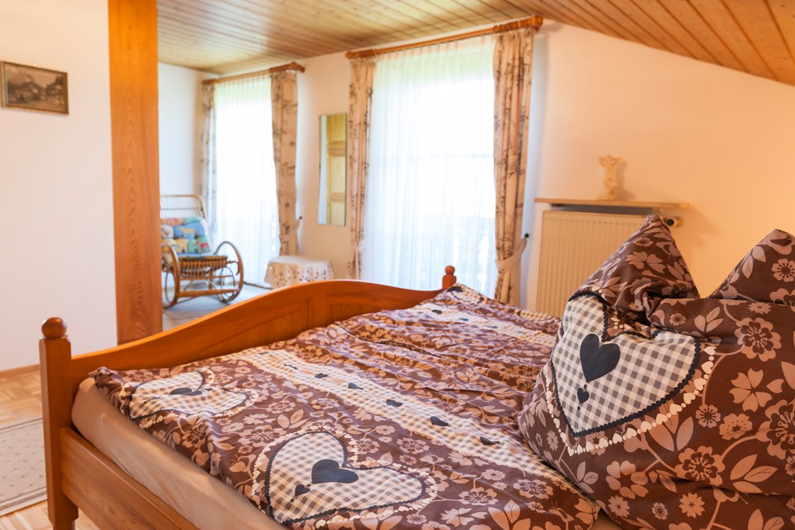 Ferienhaus mit Hund: Wendelsteinblick - Schlafzimmer mit Doppelbett - Ferienhaus "Traudl"